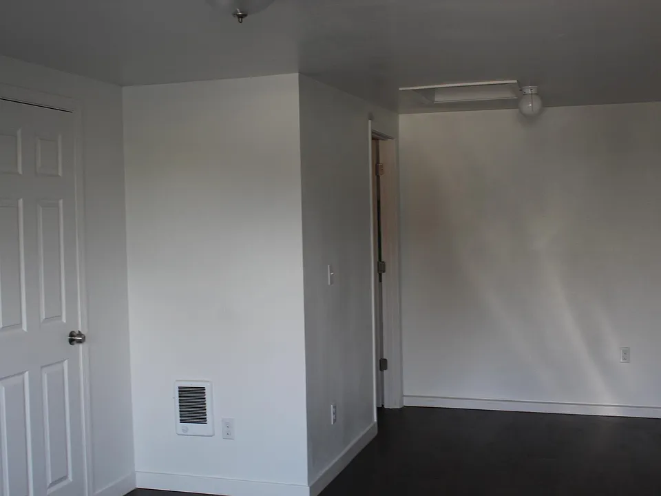 Large Bonus Room w/ Separate Entrance