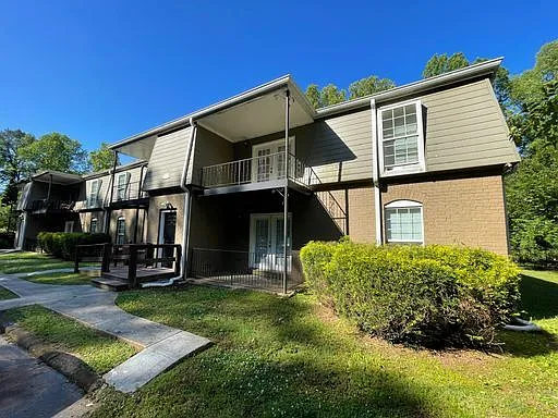2711 Fairlee Dr.