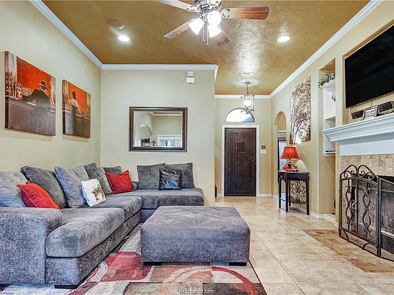 3rd image of 3921 Latinne Ln
