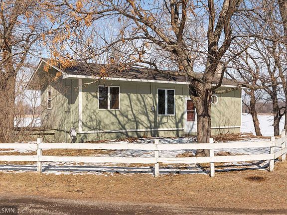 3rd image of 1720 Island Dr NE
