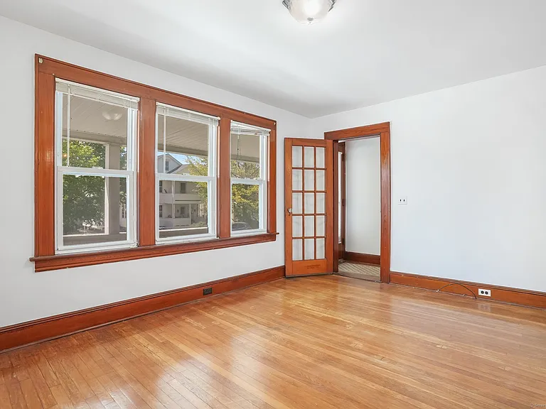 108 Barnum Ter — Photo 6