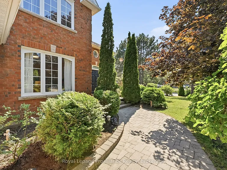 37 Ravine Dr — Photo 3