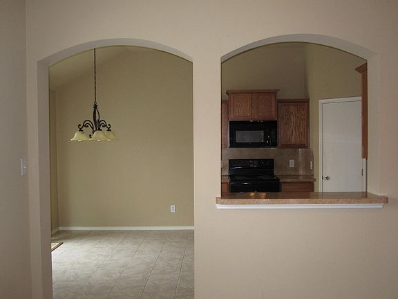 5th image of 609 Twin Knoll Dr