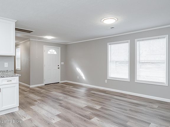 3rd image of 4207 Clark St