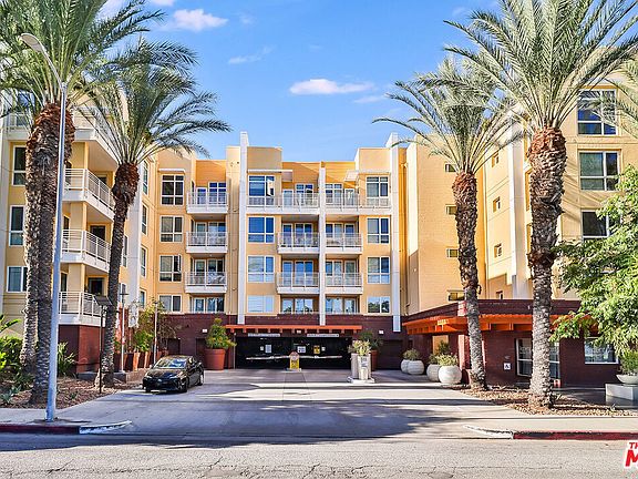2nd image of 21301 Erwin St Unit 439