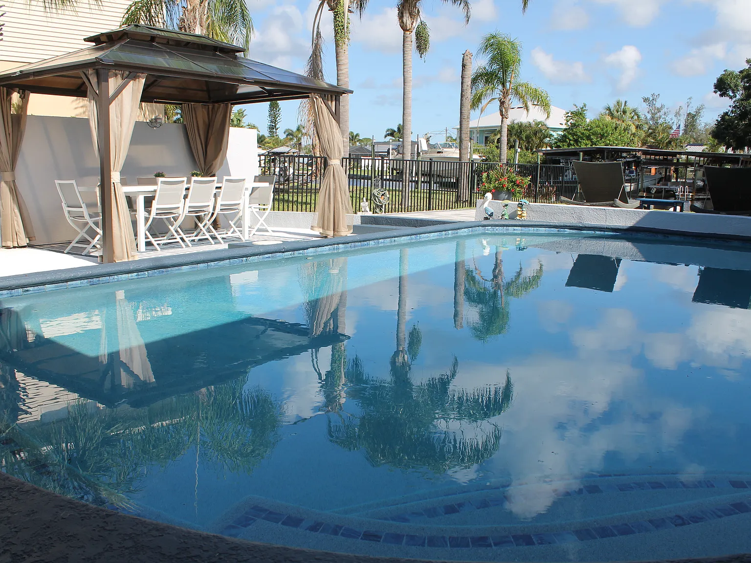 4 bed, 2372 sqft, $4,800 — Photo 1