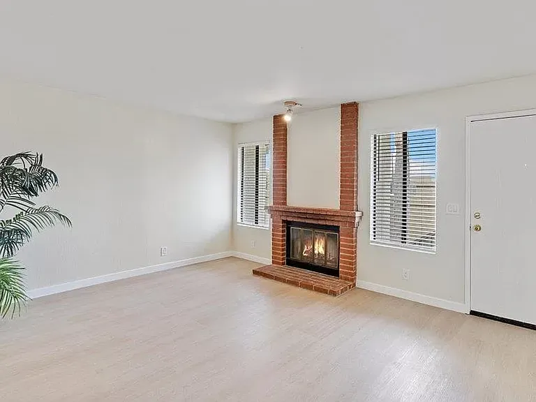 6055 Estelle St #7 — Photo 8
