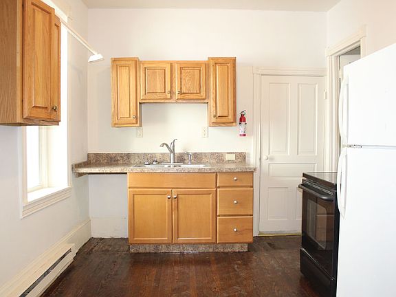 3rd image of 118 W Main St
