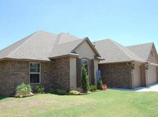 3220 Nighthawk Ln, Moore, OK 73160