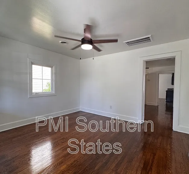 304 N Leach St — Photo 4