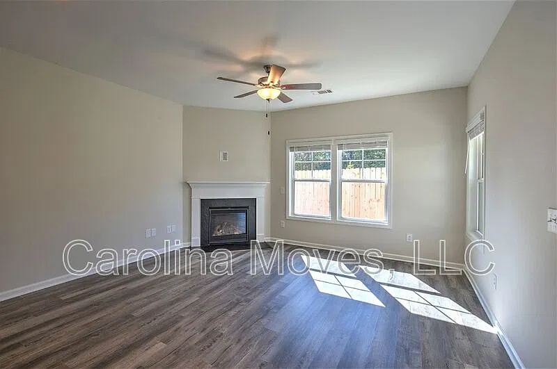 3 bed, 2.0 bath, 1700 sqft, $1,650 — Photo 4