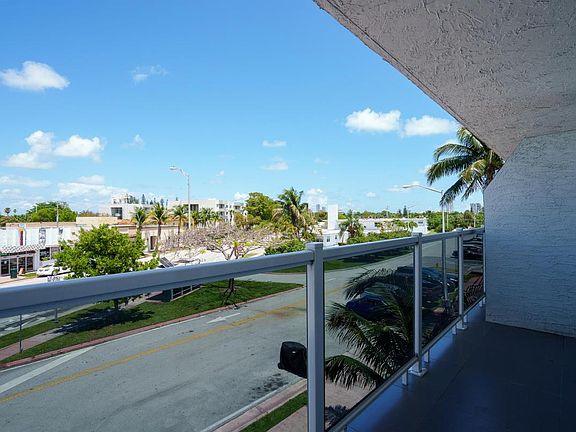2nd image of 1986 Biarritz Dr #202-1986-2