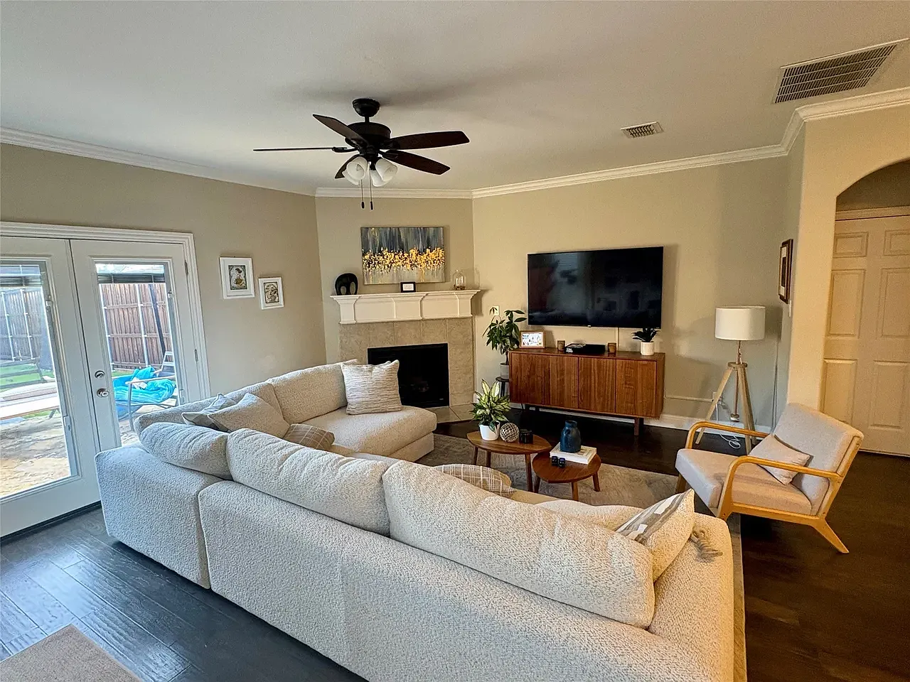 5 bed, 3501 sqft, $3,500 — Photo 2