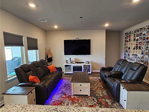 4th image of 9061 Worthington Ct