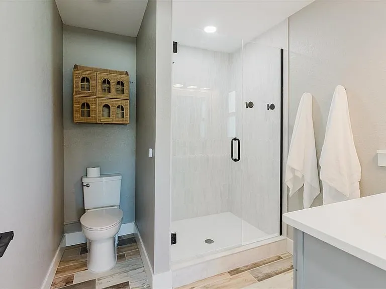 411 87th Ave — Photo 25
