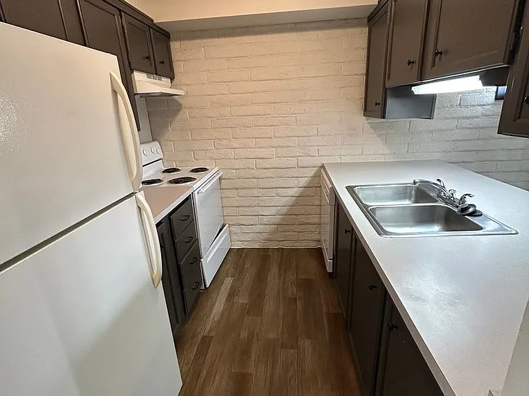 1940 Dudley Street — Photo 3