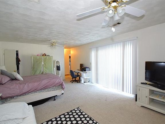 5th image of 2626 W Norwich Ave