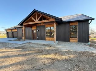 1606 Havenwood Rd, Macon, MO 63552