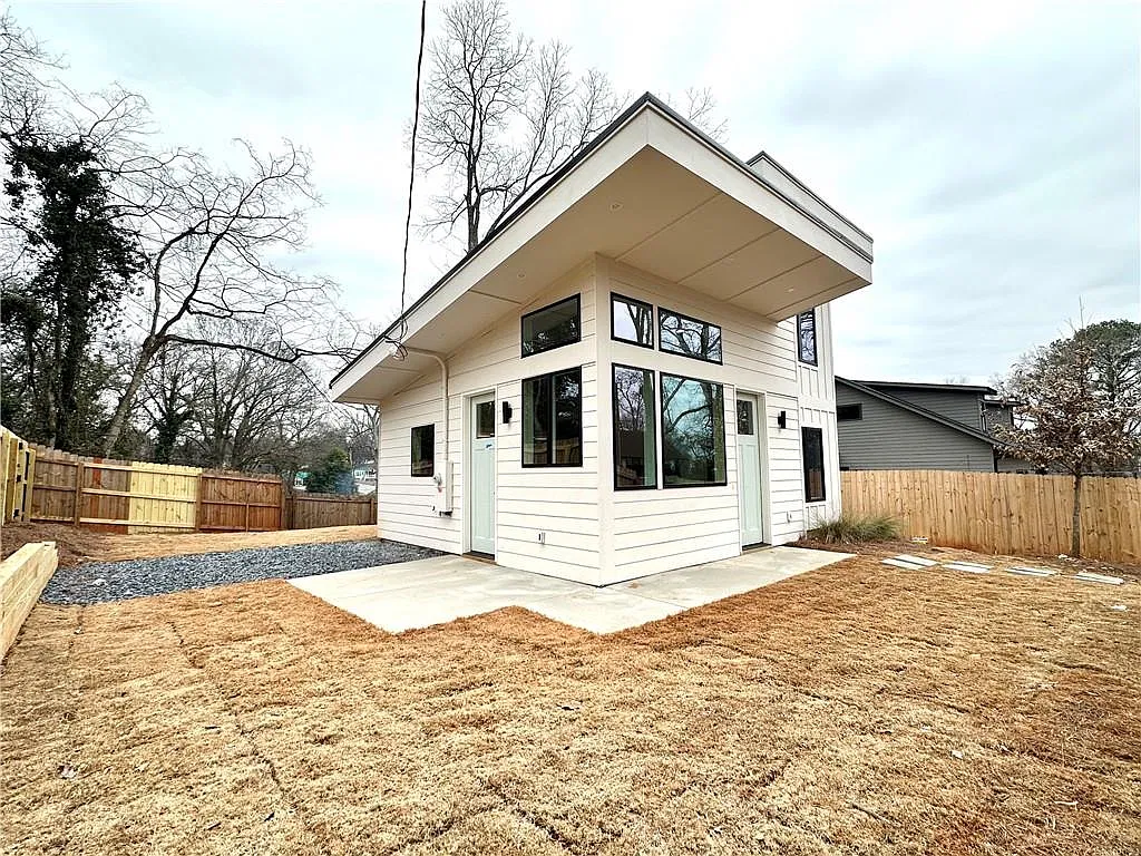 2 bed, 2.0 bath, 750 sqft, $1,800 — Photo 2