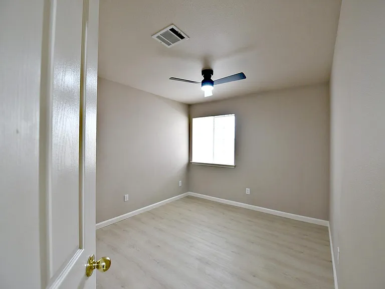 3924 Newland Dr — Photo 16