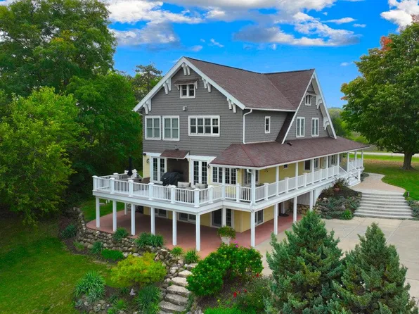 5815 South Calhoun ROAD, New Berlin, WI 53151