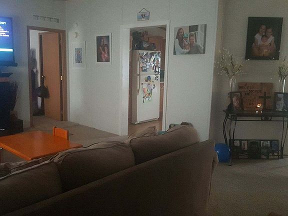 Entrance-Large family room 