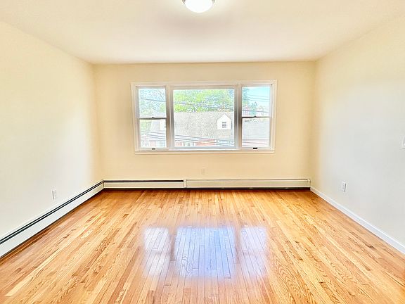 3rd image of 164 Rossiter Ave #1