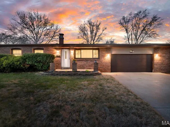 1045 Estes Dr, Florissant, MO 63031