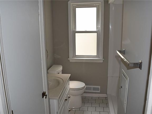 4th image of 2703 Park Dr