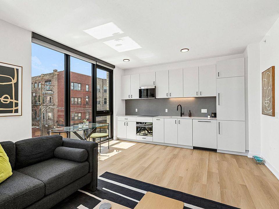 1st image of 1100-15 W Grand Ave #418