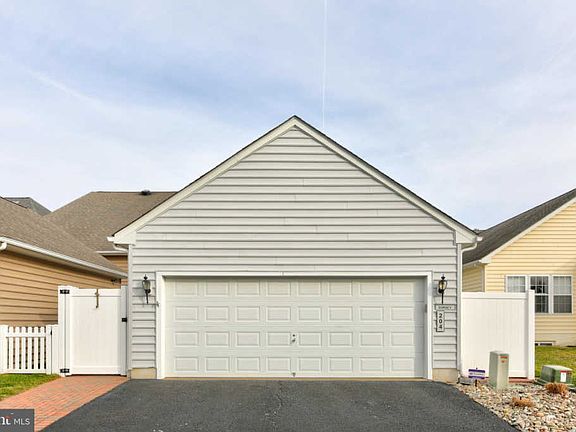 3rd image of 204 Dorsey Ln