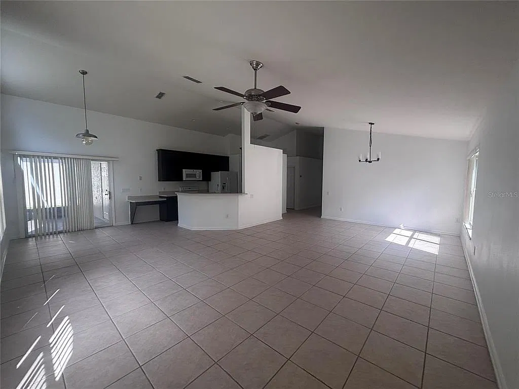 3 bed, 2.0 bath, 1814 sqft, $2,495 — Photo 3