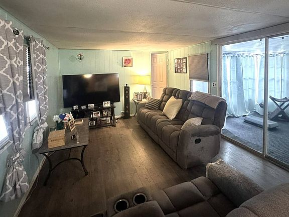 5th image of 109 Pioneer Ln