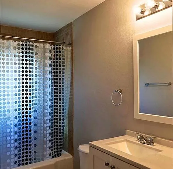 902 N Wall St — Photo 10