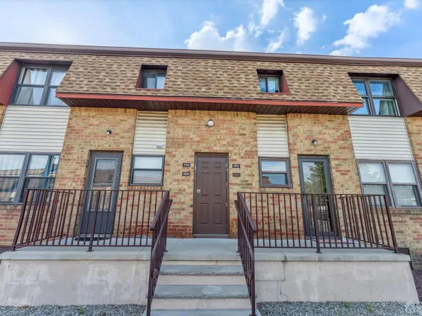 302 N Oaks Blvd, North Brunswick, NJ 08902