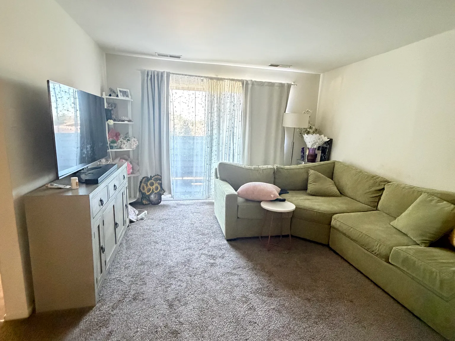 1 bed, 819 sqft, $1,750 — Photo 2
