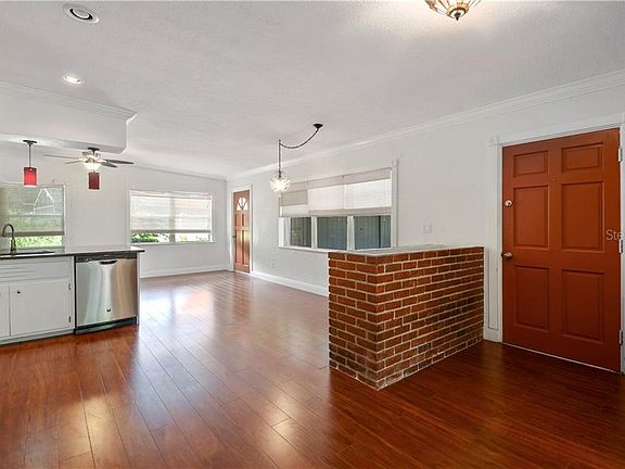 5th image of 2892 Carew Ave