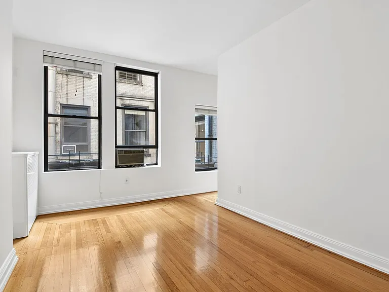 109 E 38th St #3A — Photo 7