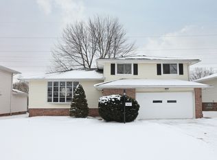 7407 Meadow Ln, Parma, OH