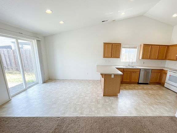 4th image of 3517 NE Hembree St