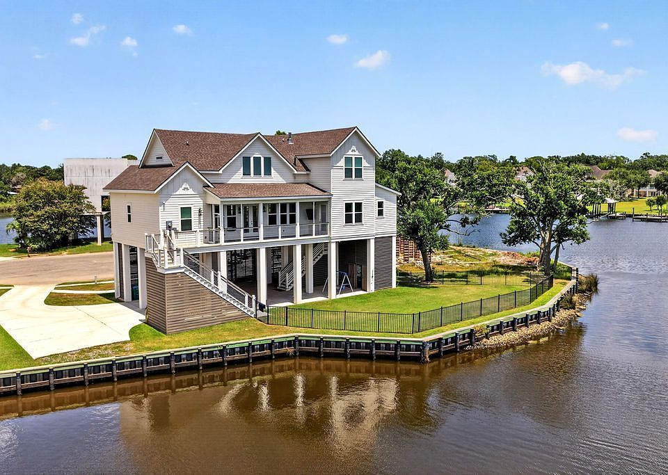 1st image of 8 Riversbend Dr