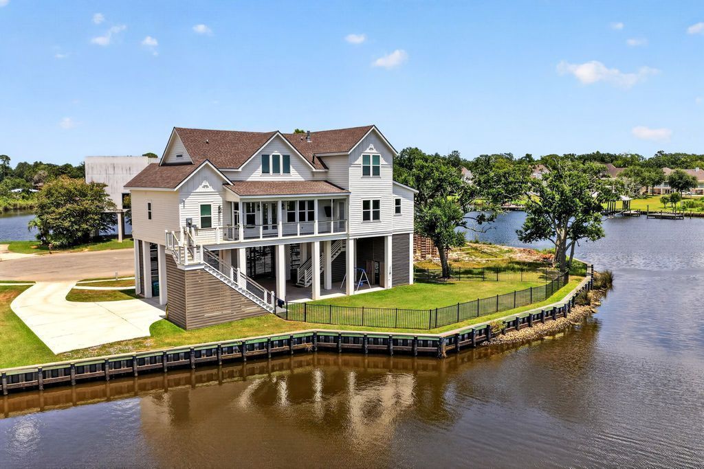 8 Riversbend Dr - Property Image