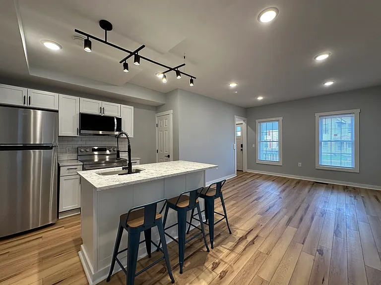 128 Caroline Ave #2 — Photo 4