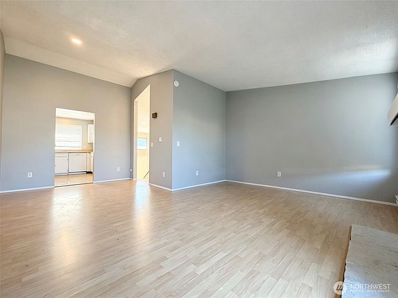 3rd image of 1313 W James Street #11