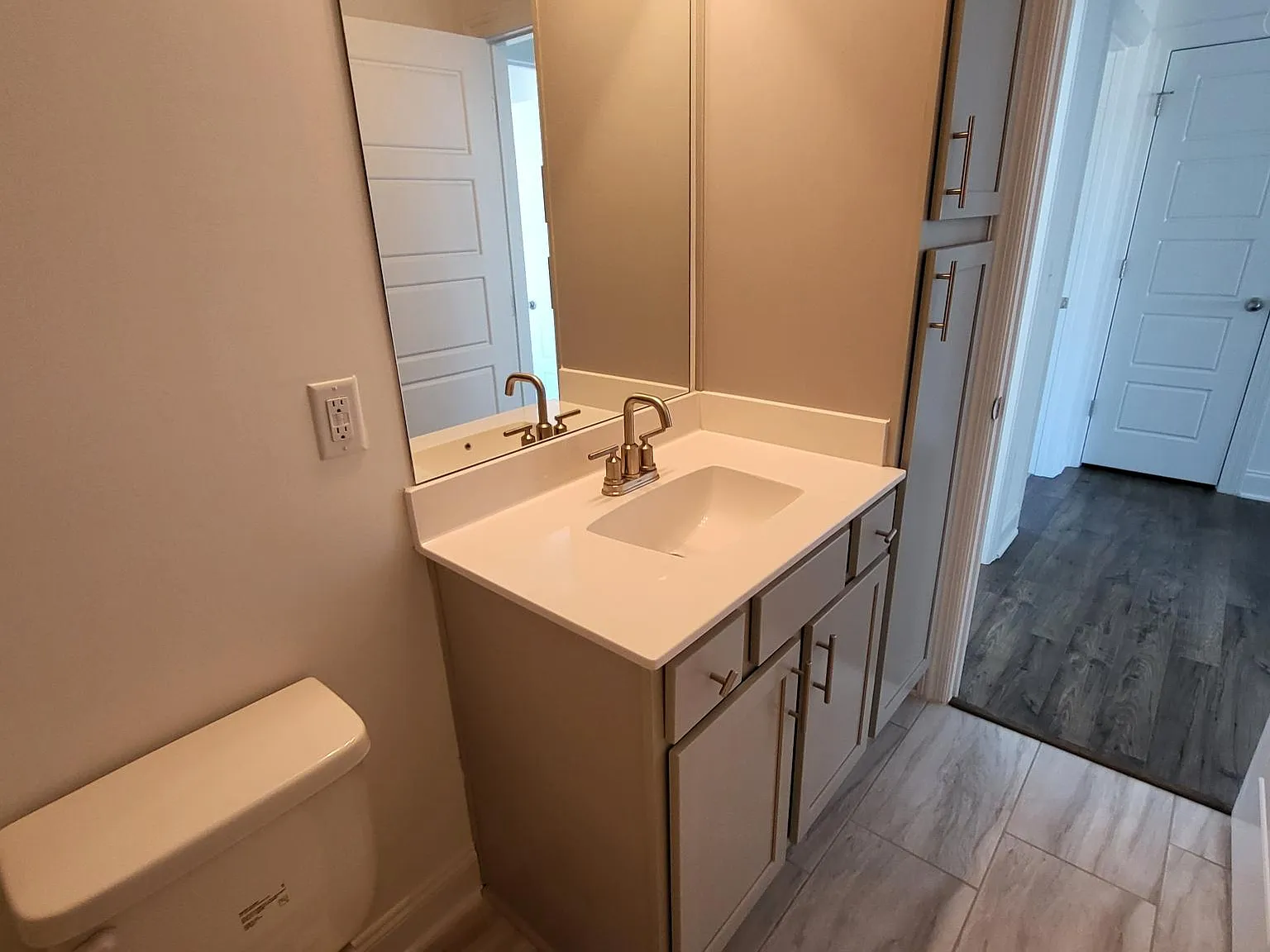 4 bed, 2155 sqft, $2,900 — Photo 4