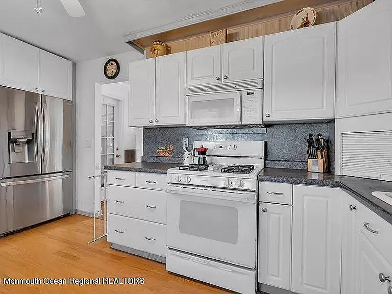 1725 3rd Ave — Photo 22