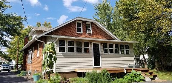 2nd image of 1408 E Unaka Ave