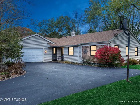 301 Oak Crest Rd, Cary, IL 60013