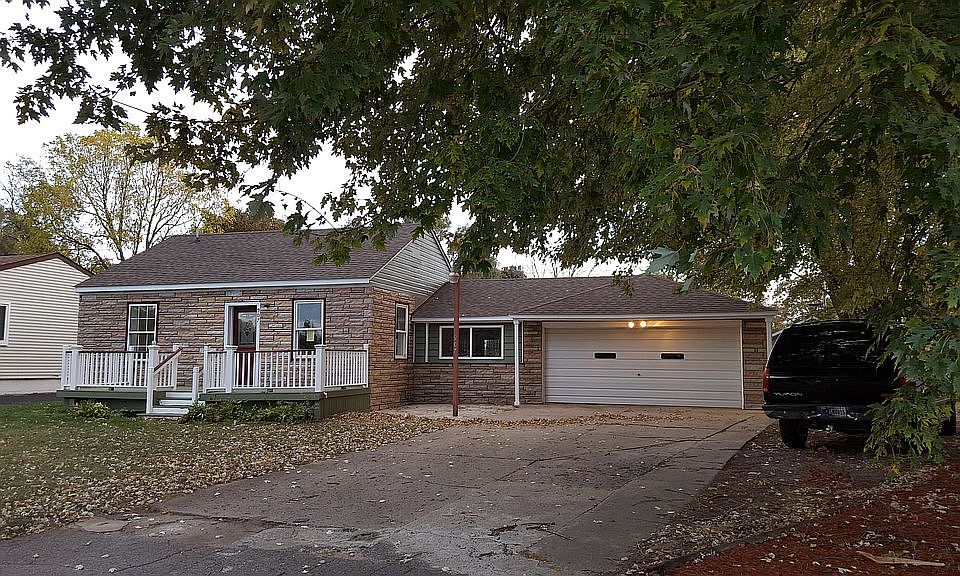 1st image of 907 Amenia St