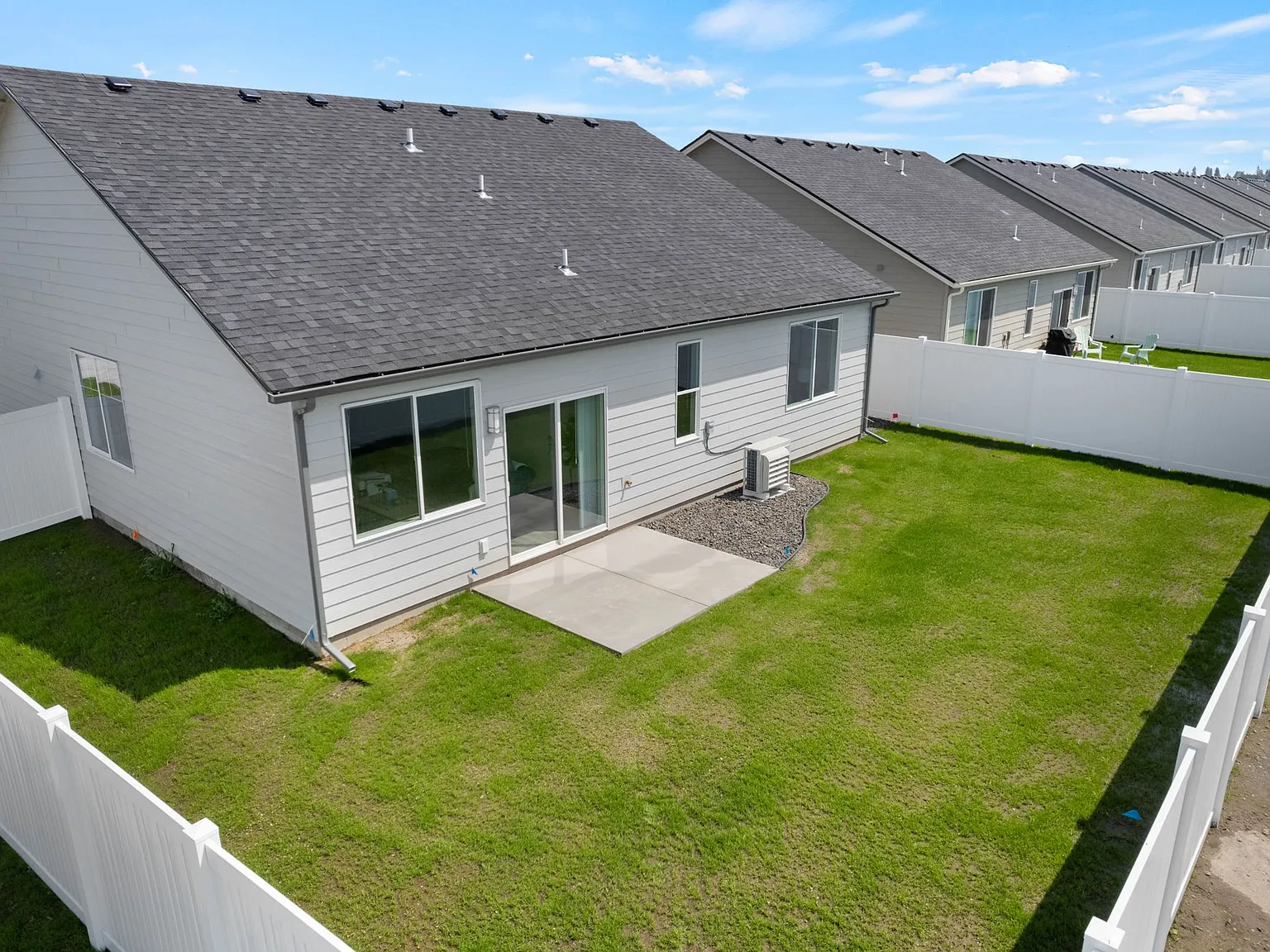 4 bed, 1492 sqft, $2,450 — Photo 3